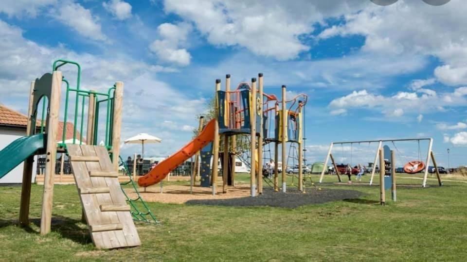 Seaview Holiday Rentals - Seawall Уитстабл Экстерьер фото